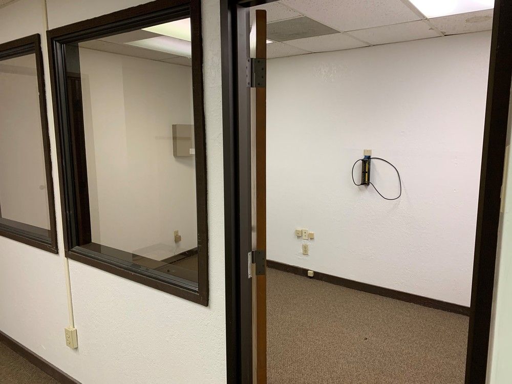 Full Service Gross General/Professional Suites | Fully Remodeled!: 2377 W Shaw Ave, Fresno, CA 93711
